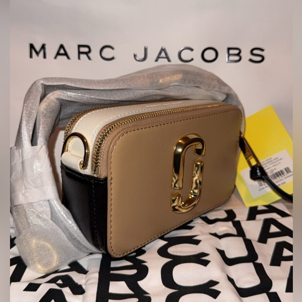 Marc Jacobs The Snapshot...$325 in store/online - Picture 10 of 16